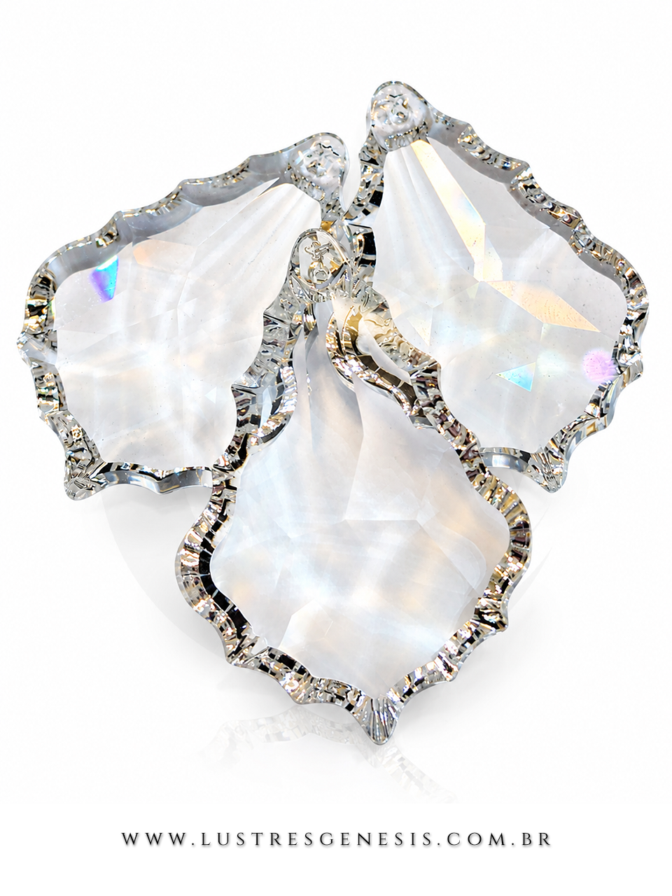 Pedra de Cristal Asfour Eg&iacute;pcia em formato bacalhau de 38mm sobre fundo escuro Lustres G&ecirc;nesis loja online de Lustres e Ilumina&ccedil;&atilde;o Decorativa